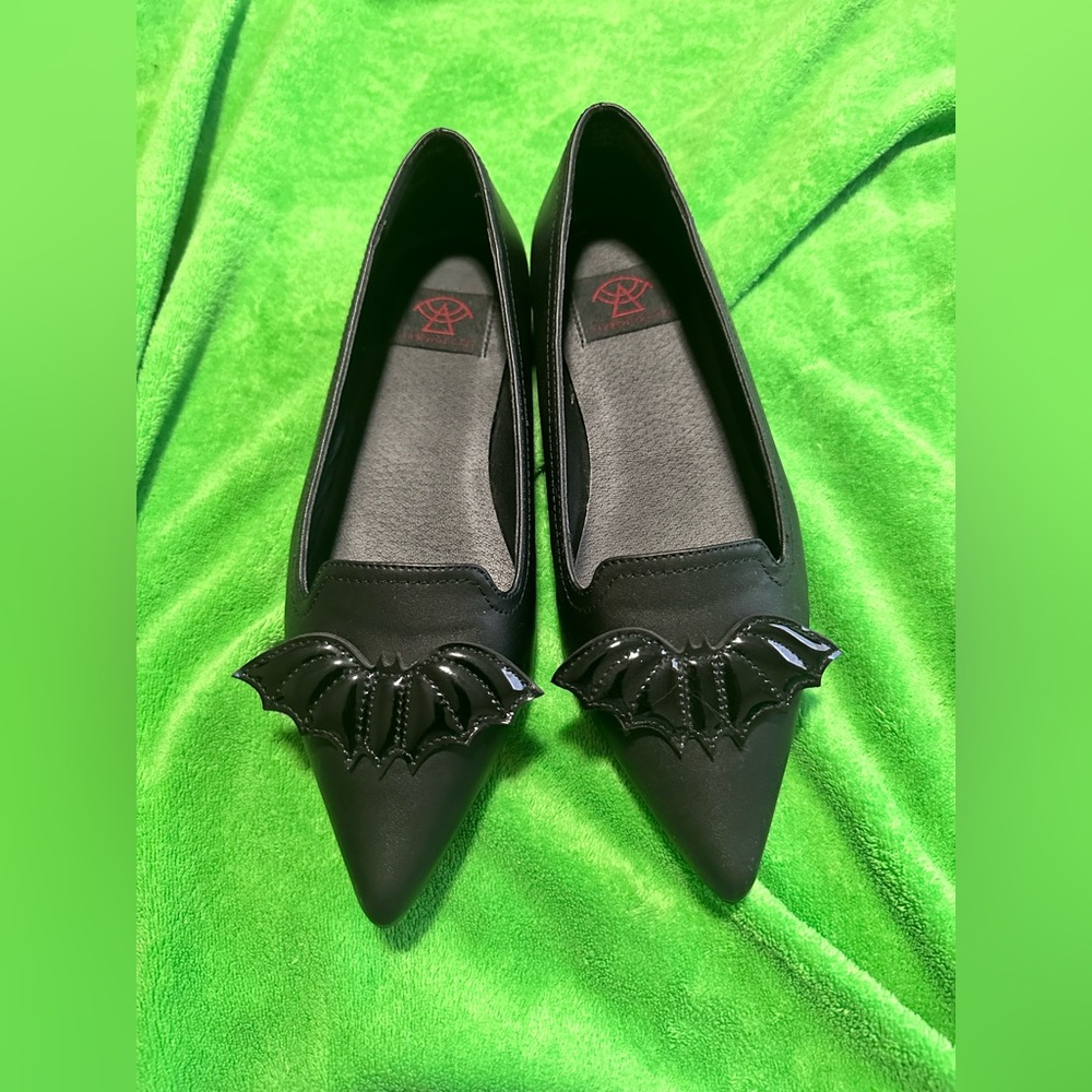 Dagger Bat Flat in black